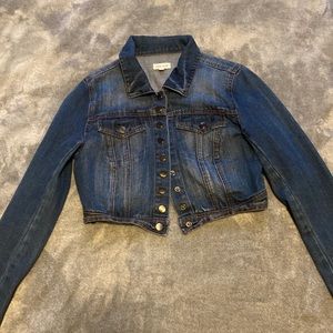 The brand is LOVECUTURE, the size is M/M, the cooler is blue